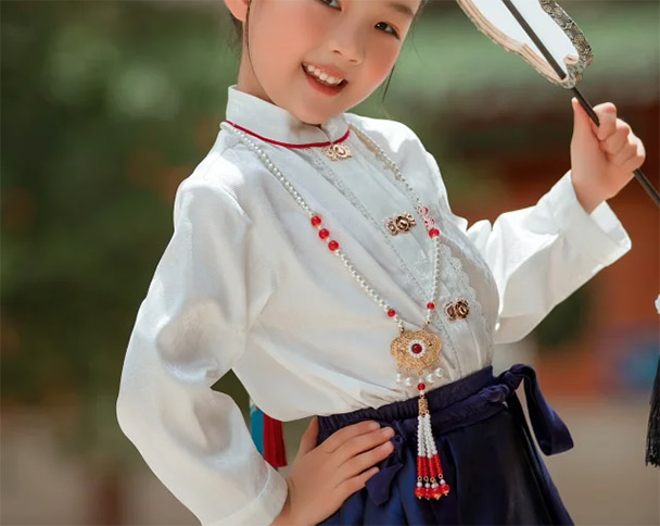 美籍女孩到中国寻找亲生父母(95后美籍女孩中国寻亲:在义乌被遗弃,保留中文名及幼时衣物) 美籍女孩到中国寻找亲生父母(95后美籍女孩中国寻亲:在义乌被遗弃,保留中文名及幼时衣物)