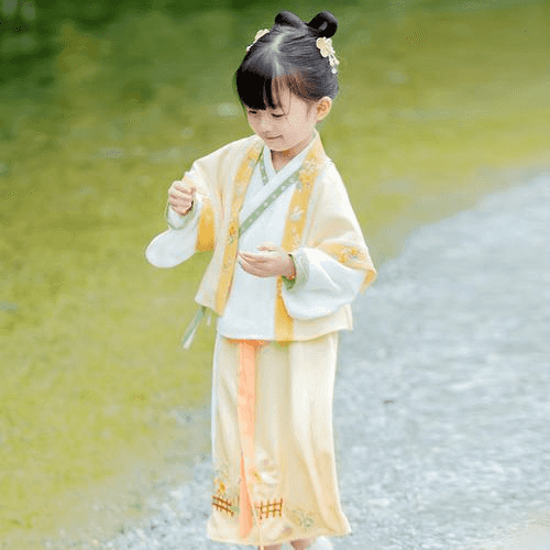 宋宋仲基(宋仲基妹妹医学博士毕业,三兄妹合影庆祝,颜值差距大但都是学霸) 宋宋仲基(宋仲基妹妹医学博士毕业,三兄妹合影庆祝,颜值差距大但都是学霸)