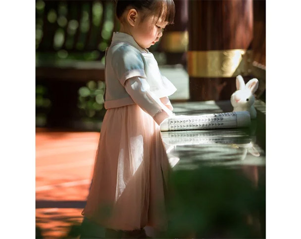 女宝楚辞名字(女宝宝名:《楚辞》沉鱼落雁的女宝宝名,个个都灿若星光) 女宝楚辞名字(女宝宝名:《楚辞》沉鱼落雁的女宝宝名,个个都灿若星光)
